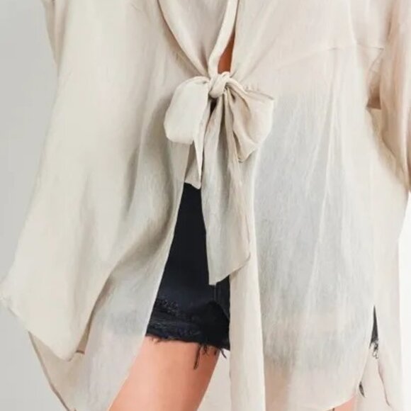 CLEAR OUT!!!! Tie-Front Dolphin Hem Tunic Shirt - Picture 6 of 8